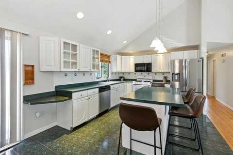 782 Bedford St, Whitman, MA 02382