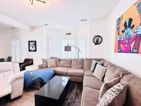 598 E 5th St, Boston, MA 02127
