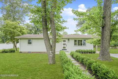 220 Highwood Road, Oakhurst, NJ 07755