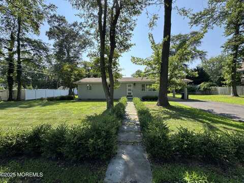 220 Highwood Road, Oakhurst, NJ 07755