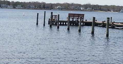 11 River Drive, Toms River, NJ 08753