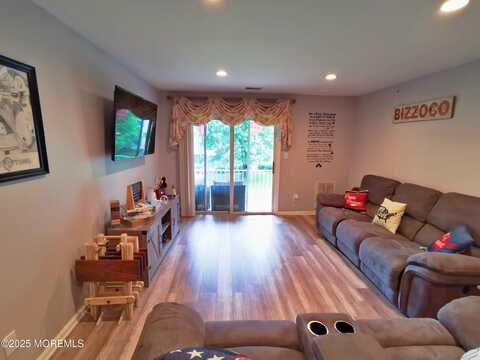 1015 Wedgewood Circle, Belford, NJ 07718