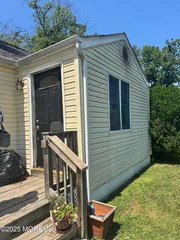71 Bay Avenue, North Middletown, NJ 07748