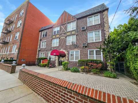 874 W Broadway, Woodmere, NY 11598