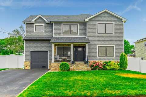 603 Granada Parkway, Lindenhurst, NY 11757