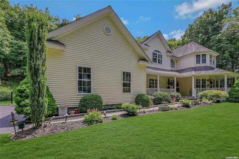 22 Saints Orchard Road, Port Jefferson, NY 11777