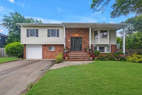 537 Bay 5th Street, West Islip, NY 11795