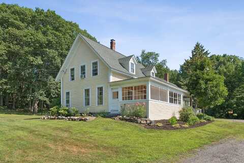 105 High Street, Winthrop, ME 04364