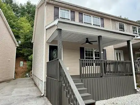 9857 New Hope Road, BLUEFIELD, WV 24701