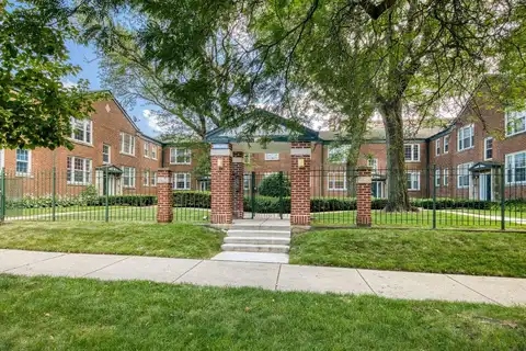 2425 W Fitch Avenue, Chicago, IL 60645