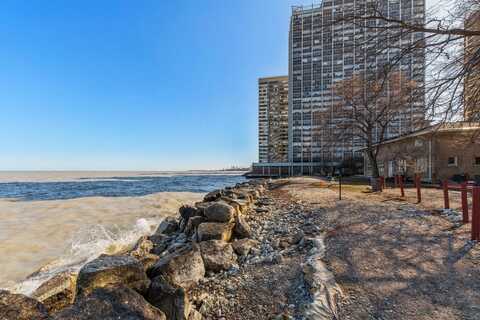 6171 N Sheridan Road, Chicago, IL 60660