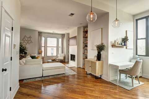 1367 W Erie Street, Chicago, IL 60642