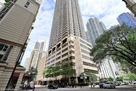 30 E Huron Street, Chicago, IL 60611