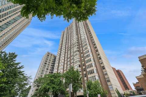 525 W Hawthorne Place, Chicago, IL 60657