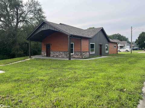 121 N 9th Street, Albia, IA 52531