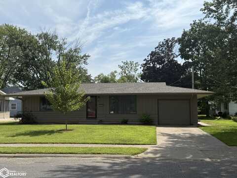 28 Oak Drive, Fort Madison, IA 52627