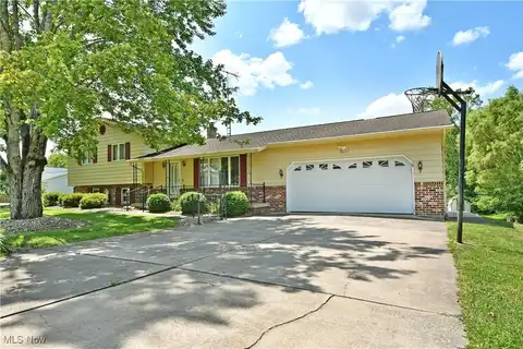5207 Pierce Road NW, Warren, OH 44481