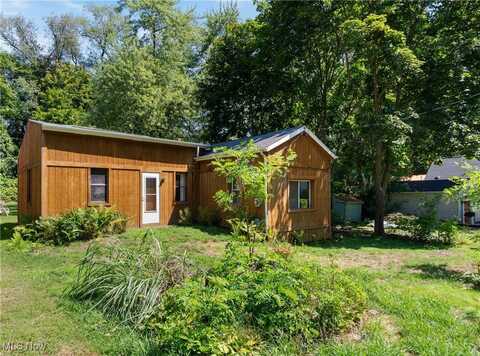369 E Pace Avenue, Akron, OH 44319