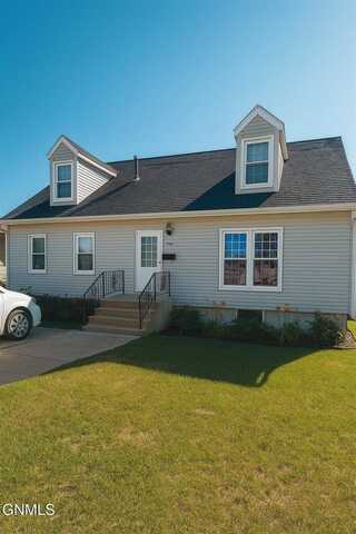 508 1st Avenue NE, Mandan, ND 58554