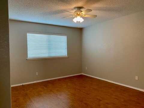 638 W Union Bower Road, Irving, TX 75061