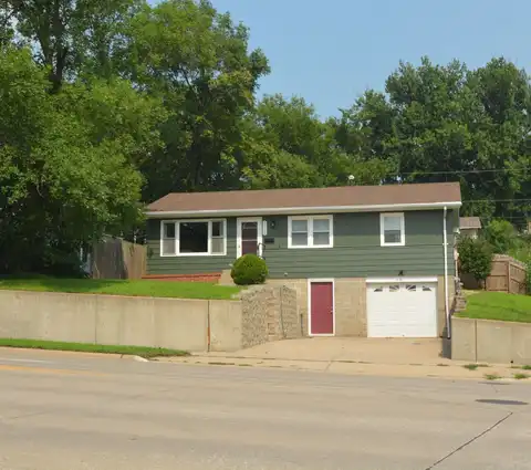 2128 S Lakeport St, Sioux City, IA 51106