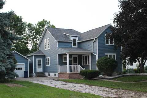 415 3rd St NW, Orange City, IA 51041