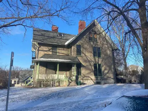 802 E Washington St, Iowa City, IA 52240
