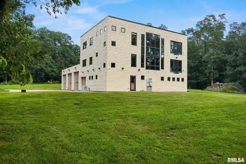 4719 W SOUTHPORT Road, Peoria, IL 61615