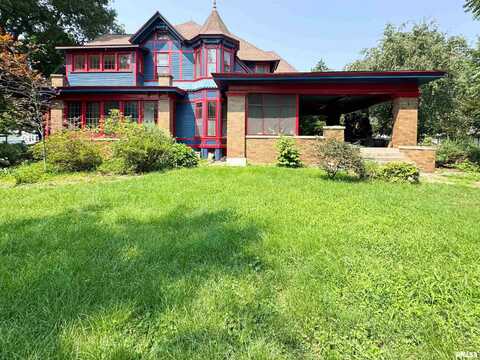 202 W 3RD Street, Delavan, IL 61734