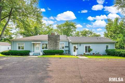 703 Grand View Avenue, Pekin, IL 61554