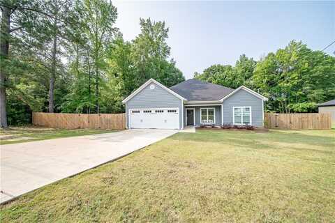 405 Vann Road, Smiths Station, AL 36877