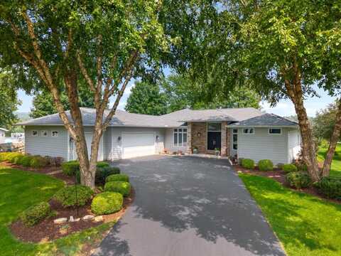 817 Fairground Circle, OREGON, IL 61061