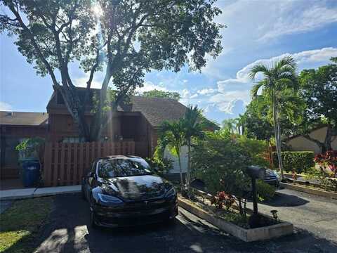 7468 NW 33rd St, Lauderhill, FL 33319