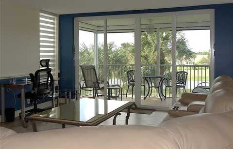3970 Oaks Clubhouse Dr, Pompano Beach, FL 33069