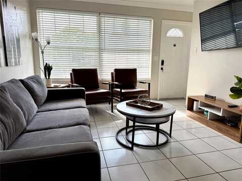 1033 SW 3rd St, Hallandale Beach, FL 33009