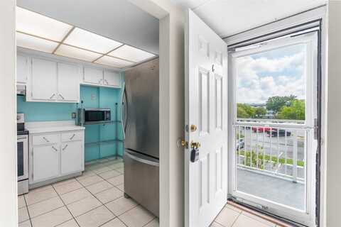 114 Royal Park Dr, Oakland Park, FL 33309