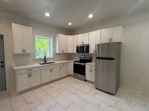 348 12th St, Apalachicola, FL 32320