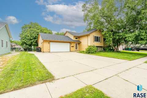 316 W Evergreen Dr, Brandon, SD 57005