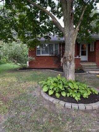 2446 Lanning Drive, Burton, MI 48509