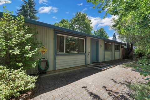 1613 QUAKER ST, Eugene, OR 97402