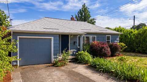 9135 SE HAWTHORNE BLVD, Portland, OR 97216