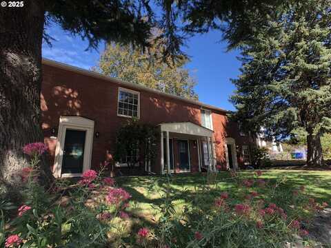 5617 SE BELMONT ST, Portland, OR 97215