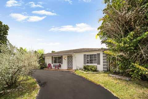 19657 Carolina Circle, Boca Raton, FL 33434