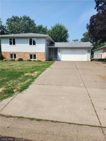 2911 Bartelmy Lane, Maplewood, MN 55109