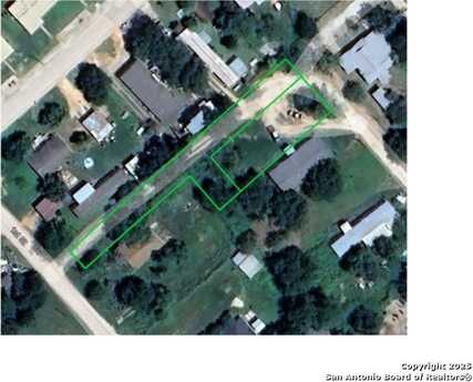801 2ND ST, Floresville, TX 78114