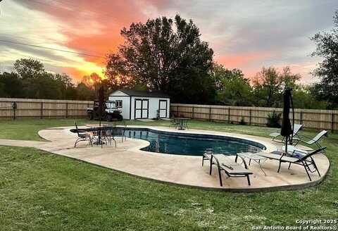 175 columbus, McDade, TX 78650