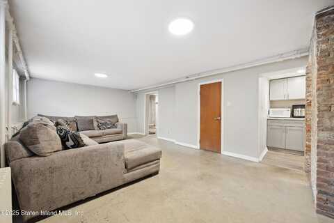 980-982 Van Duzer Street, Staten Island, NY 10304