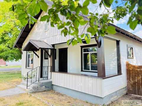 327 N University Avenue, Blackfoot, ID 83221
