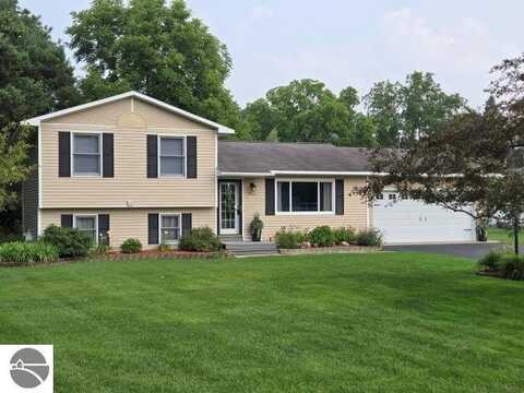 7704 Hampton Circle, Grawn, MI 49637