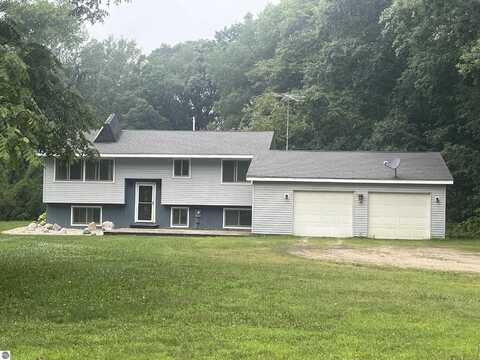 2756 S Gilmore Road, Mount Pleasant, MI 48858